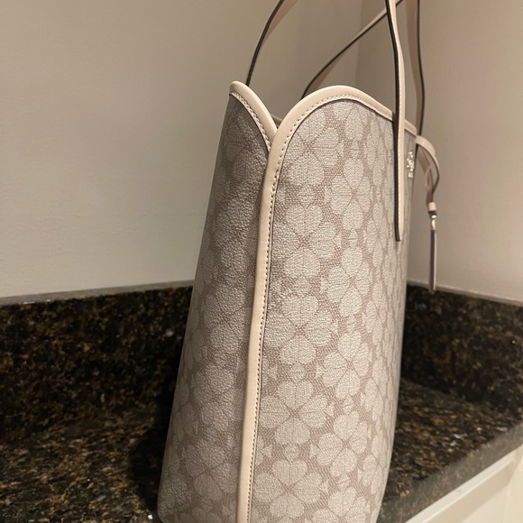 NWT Kate Spade SPADE FLOWER COATED CANVAS LARGE TOTE & Matching Wristlet Beige - Picture 4 of 13